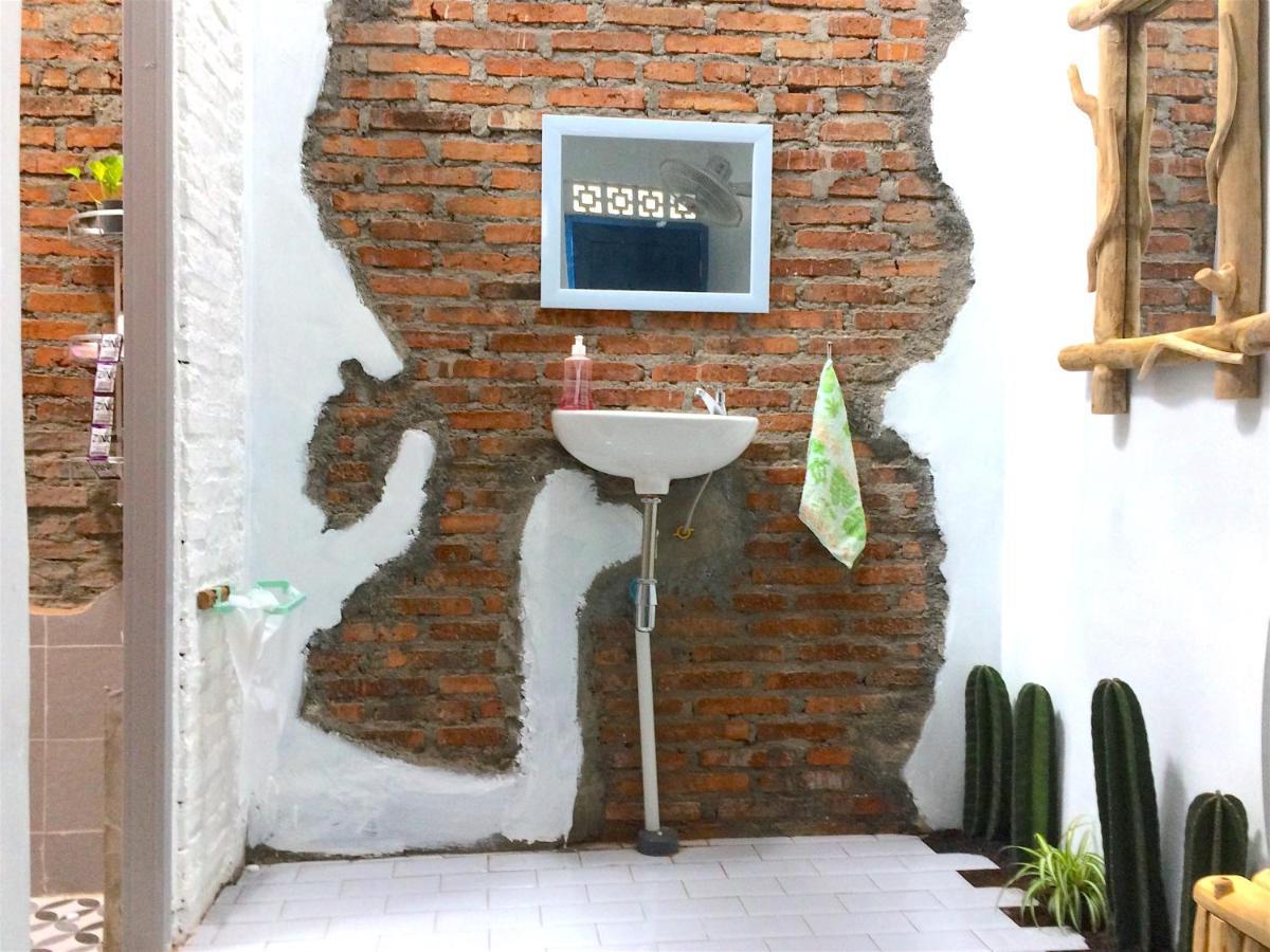 "Nomore" Gallery And Guesthouse Yogyakarta Kültér fotó